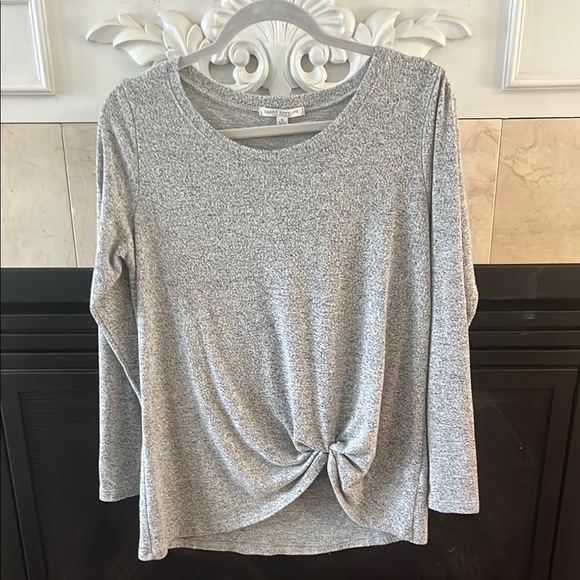 Green Envelope Tops - Green Envelope Gray top